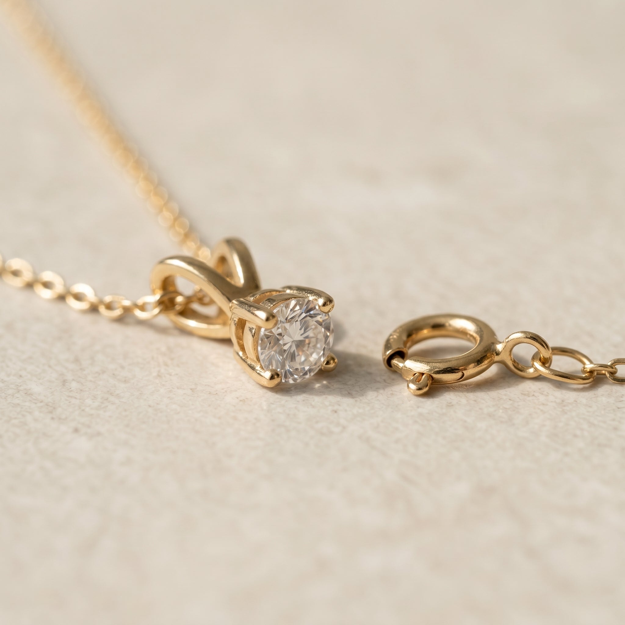 Étoile Solitaire Pendant · detail