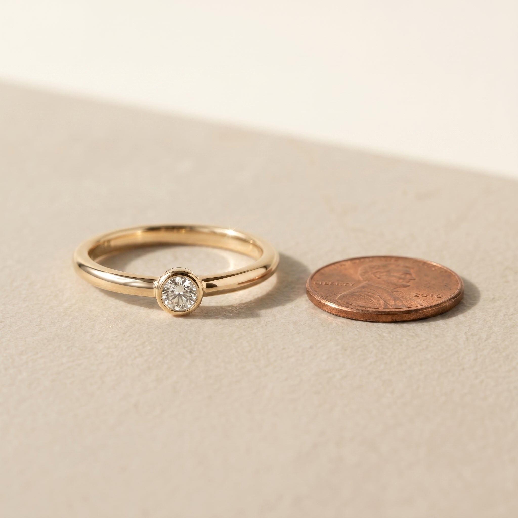 Lueur Diamond Ring · scale