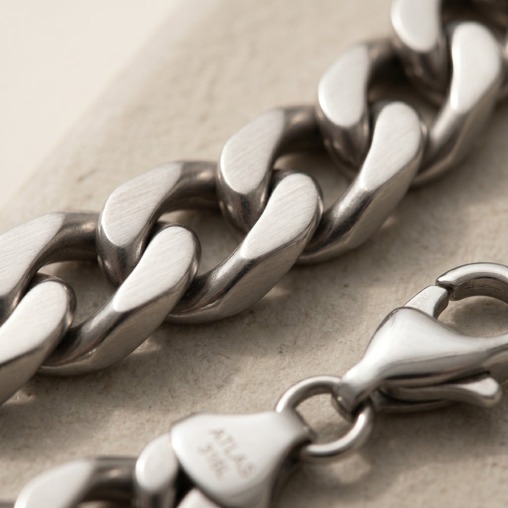 Atlas Curb Bracelet · detail