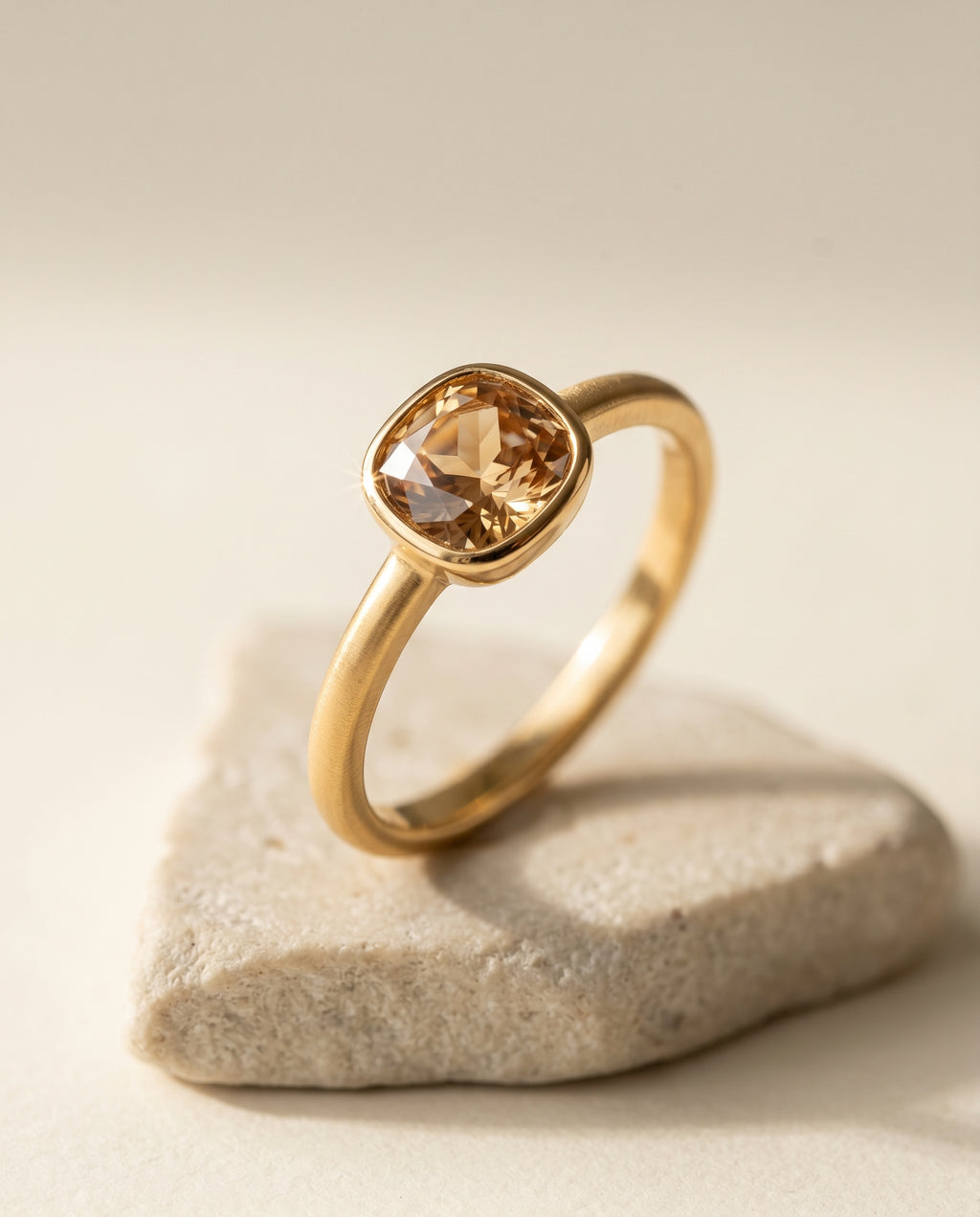 Élise Gemstone Ring · main