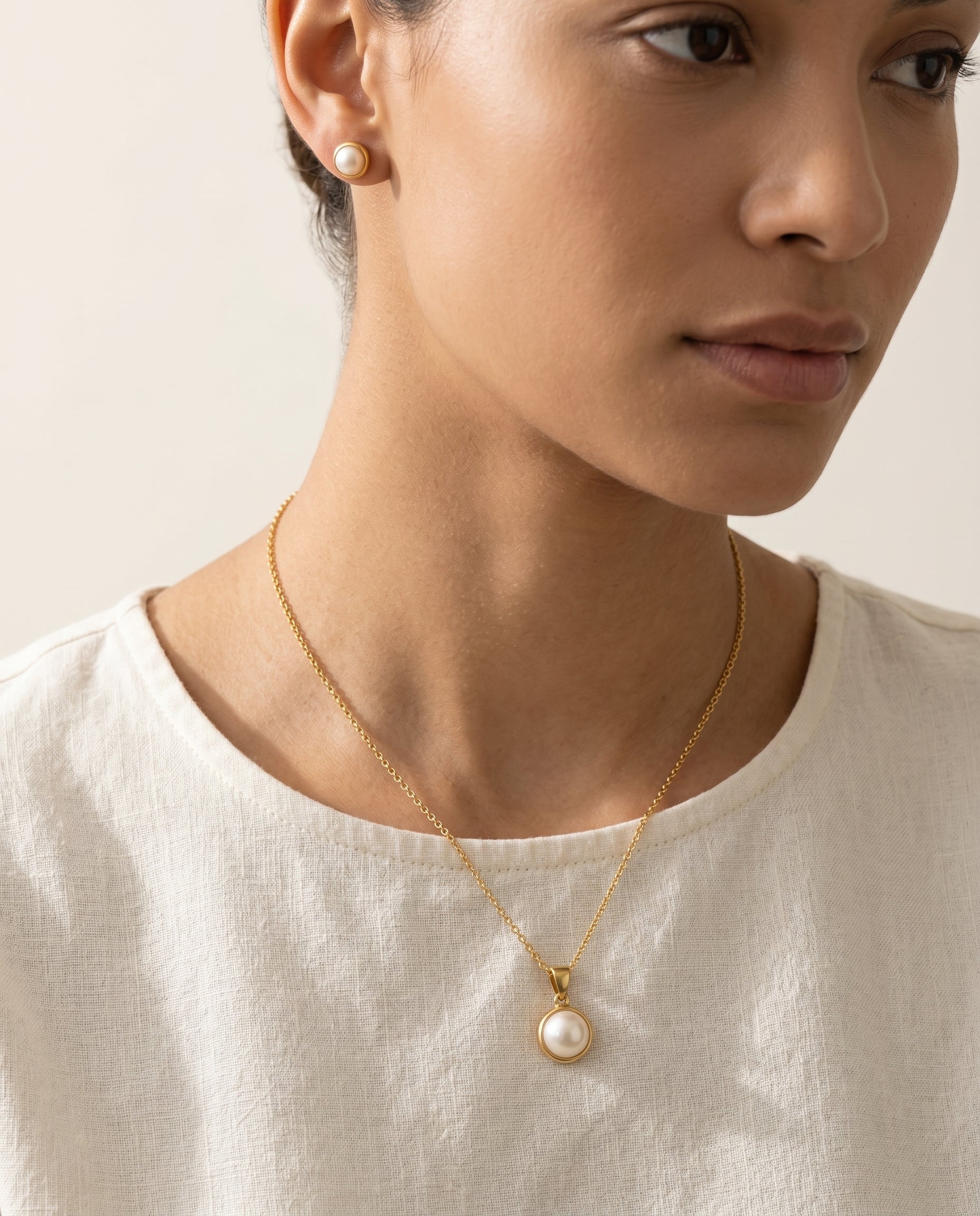 Bijou Pearl Set (necklace + stud) · on-model