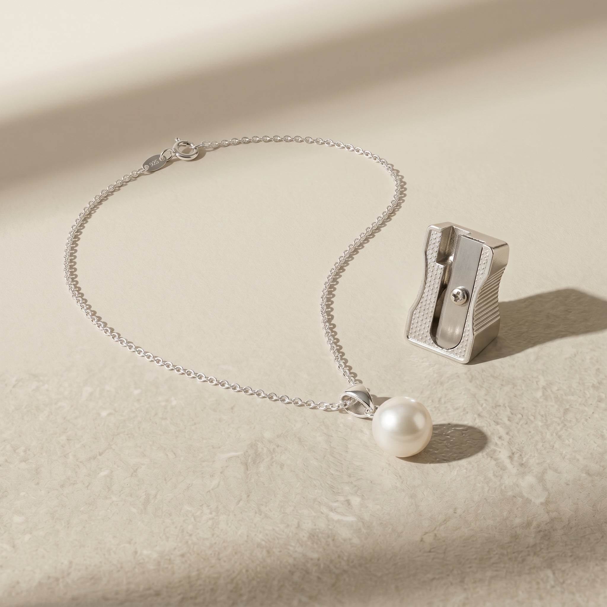 Perla Pearl Necklace · scale