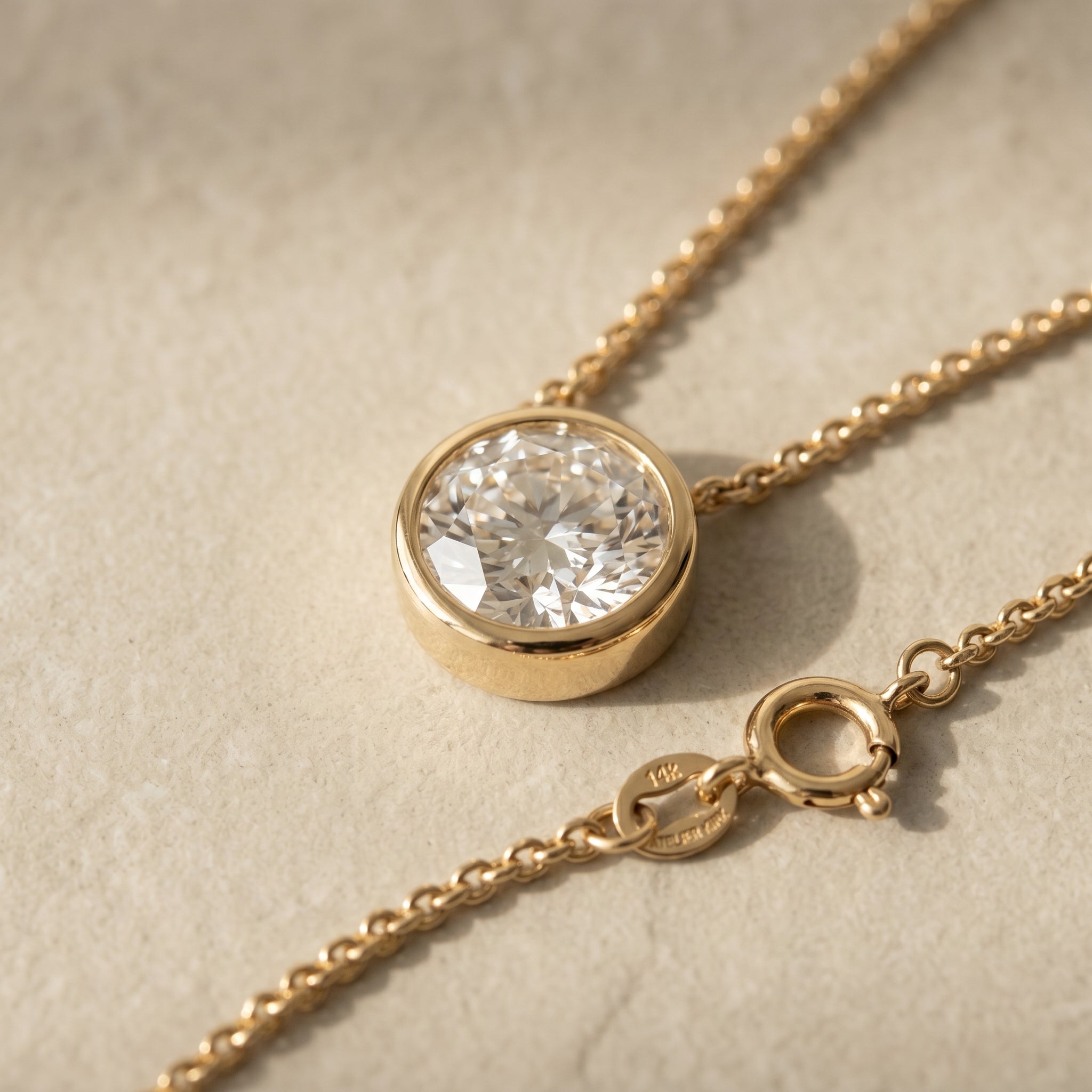 Vénus Diamond Pendant · detail