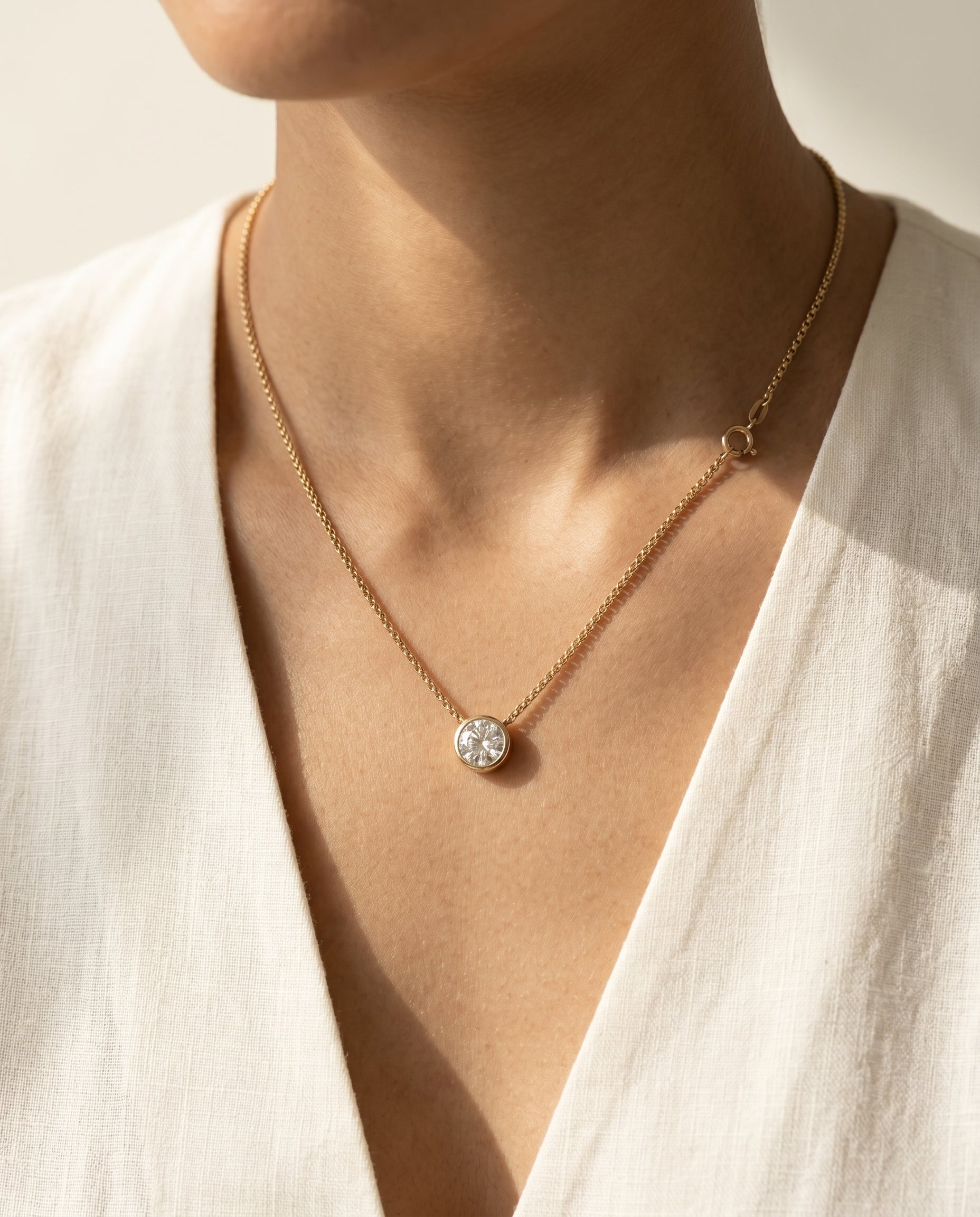 Vénus Diamond Pendant · on-model