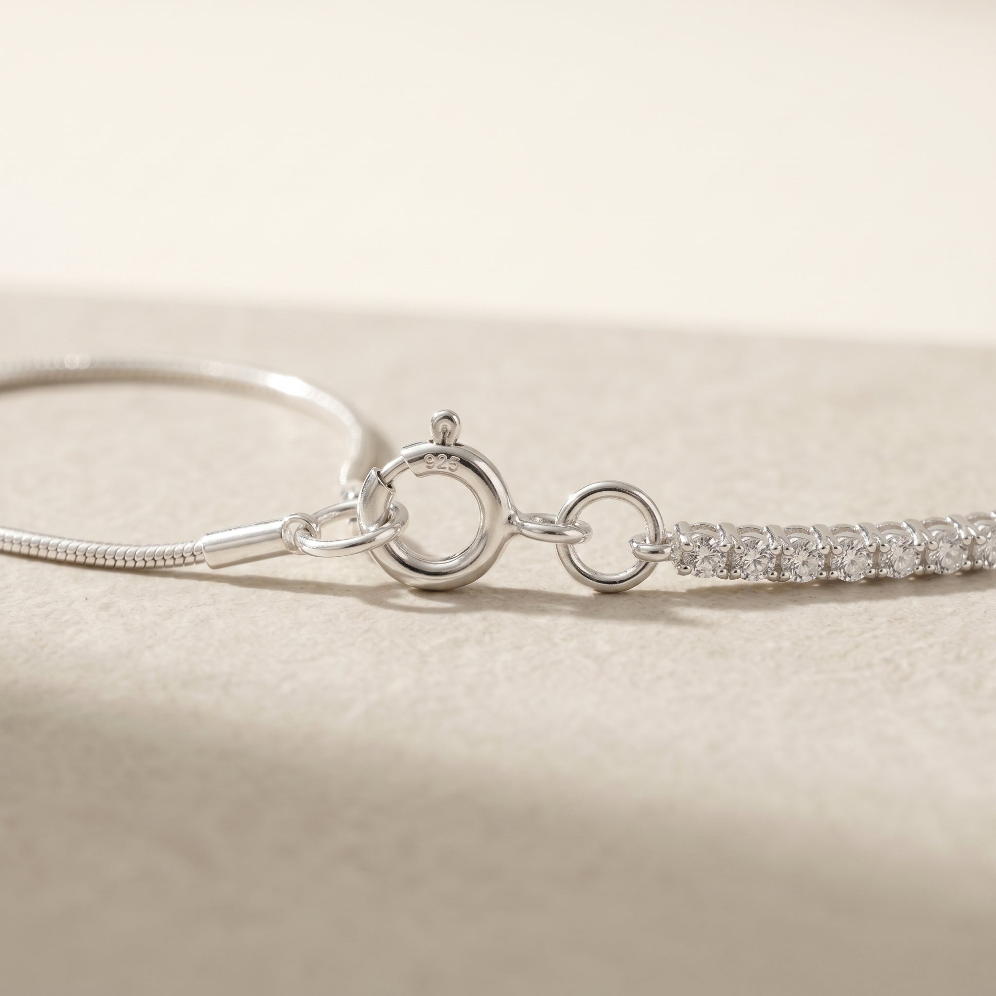 Faye Dainty Necklace · detail